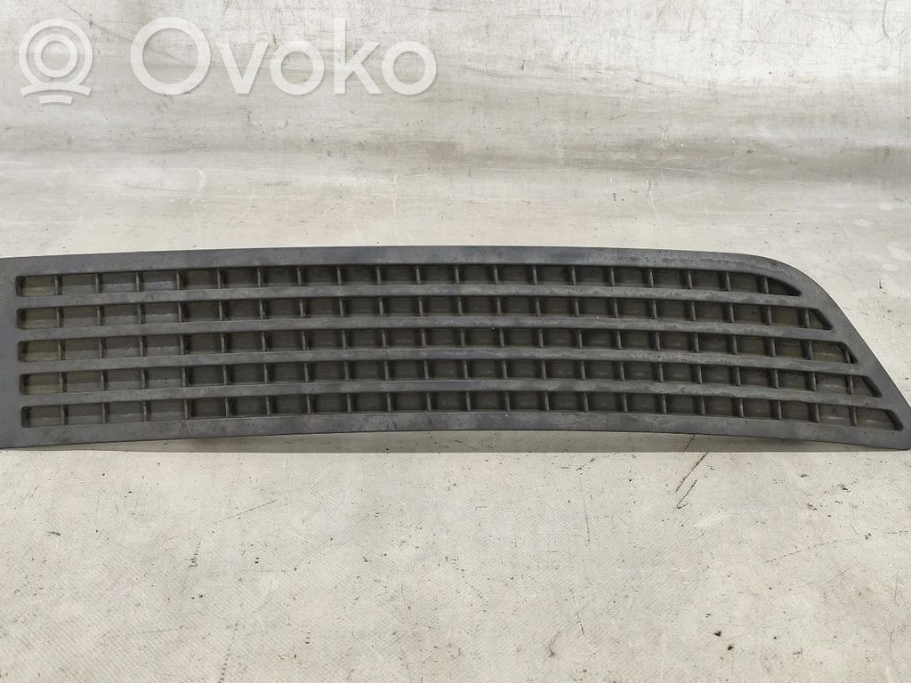 Etusäleikkö   2E2864878,9068360918,DIREITO