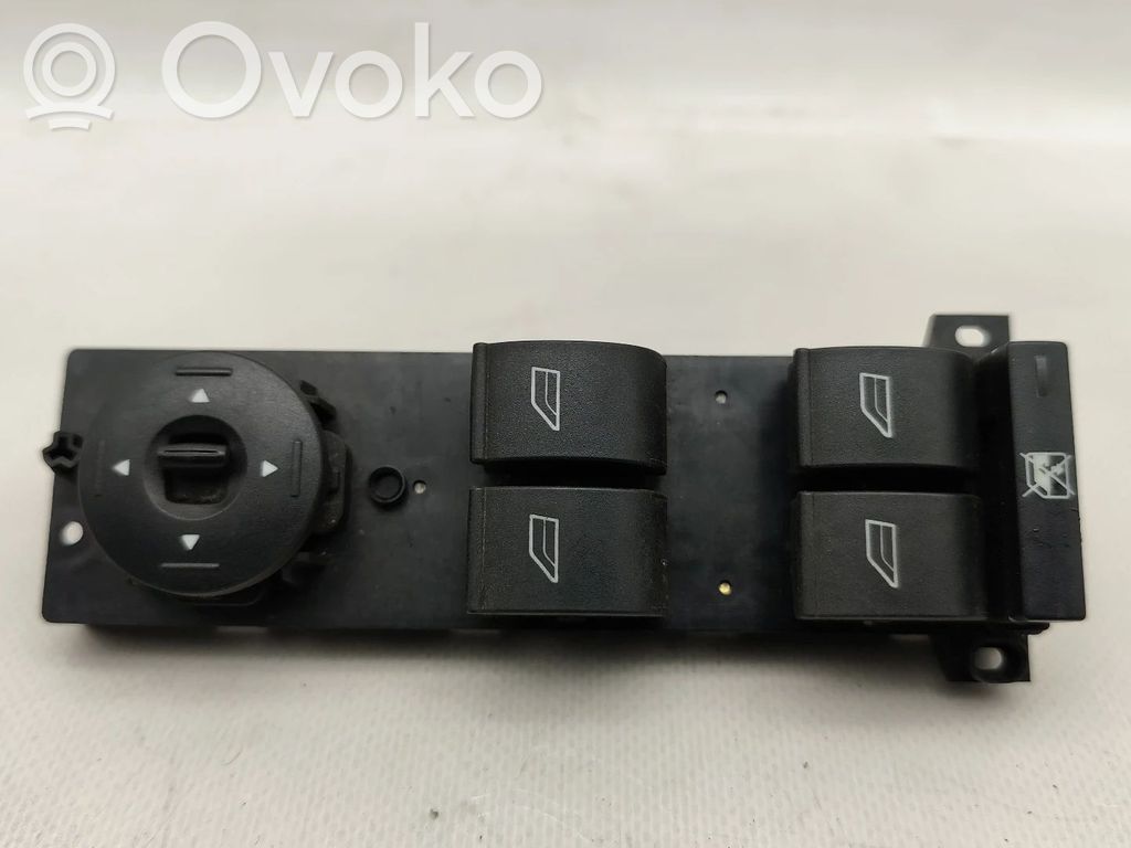 Elektrisko logu slēdzis   3M5T14A132AF