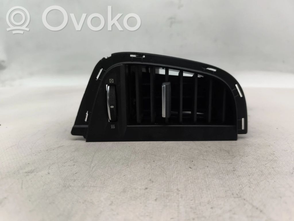 Renault Megane IV Centrālais gaisa ventilācijas režģis 