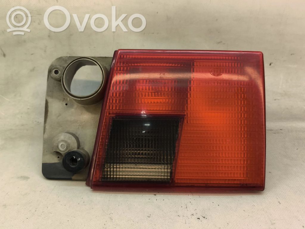 Audi A6 S6 C4 4A Lampă spate în capacul portbagajului 