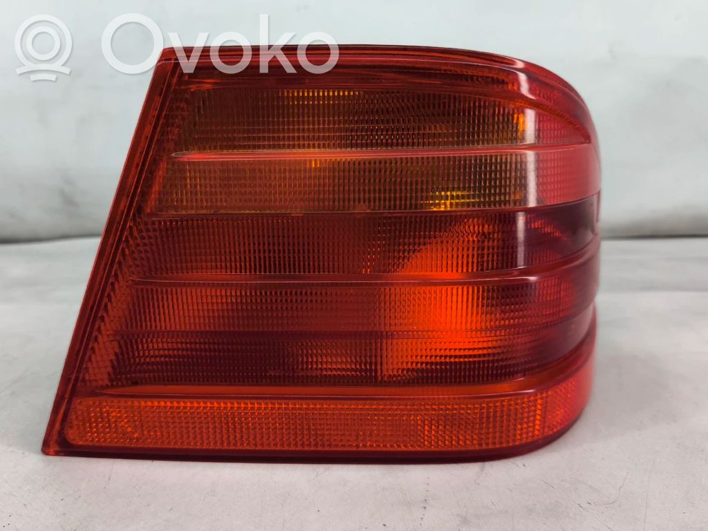 Mercedes-Benz E W210 Lampă spate în caroserie 