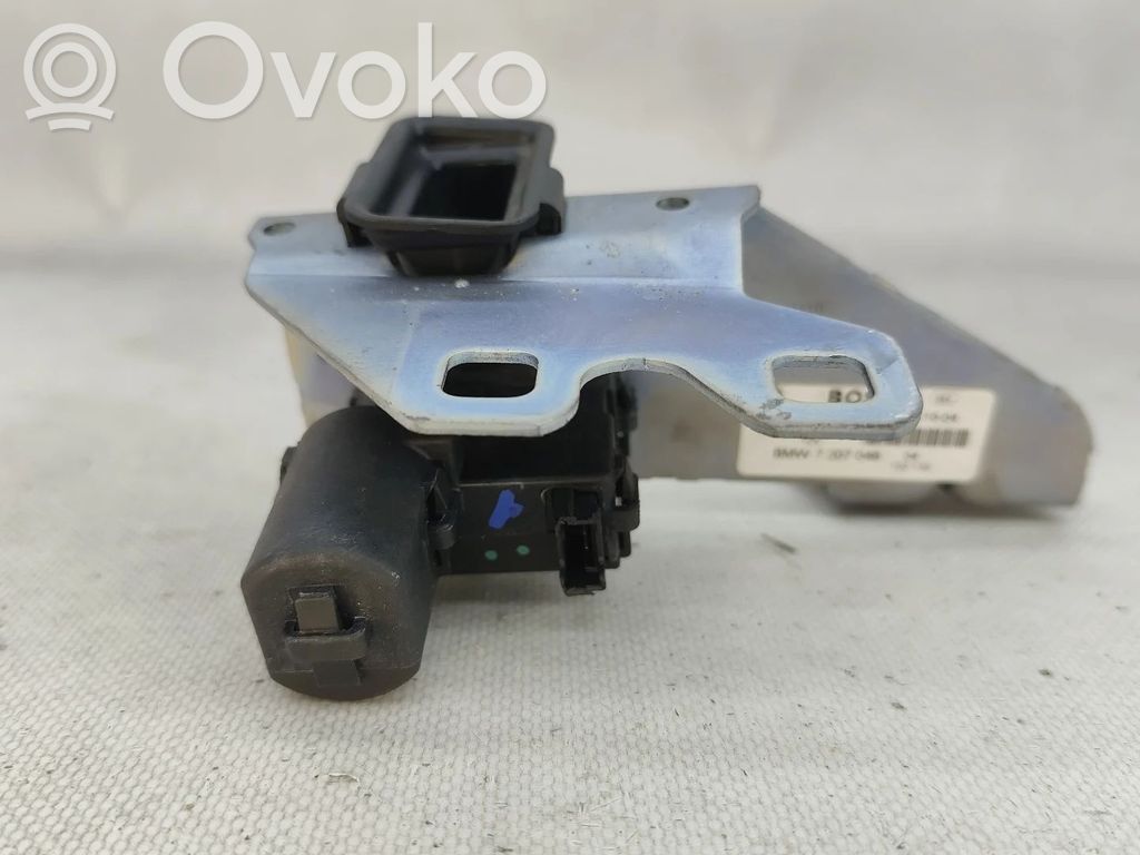 BMW 5 F10 F11 Zamek tylnej klapy bagażnika 