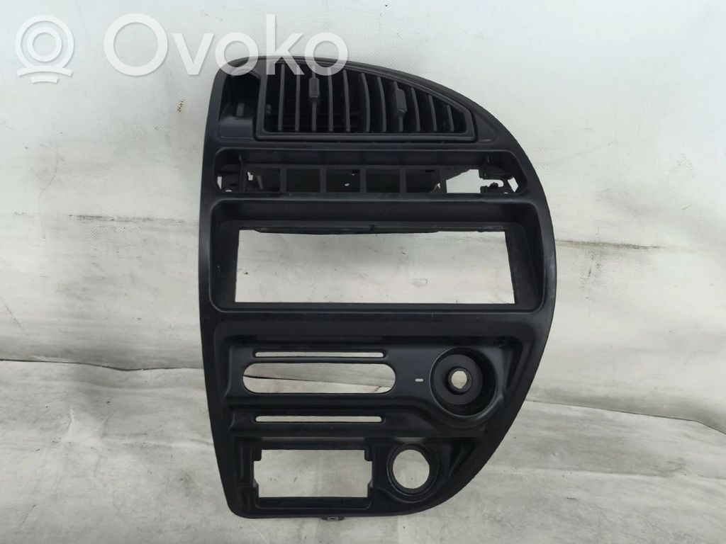 Grille d'aération centrale   9617706277,94027611,9617647177
