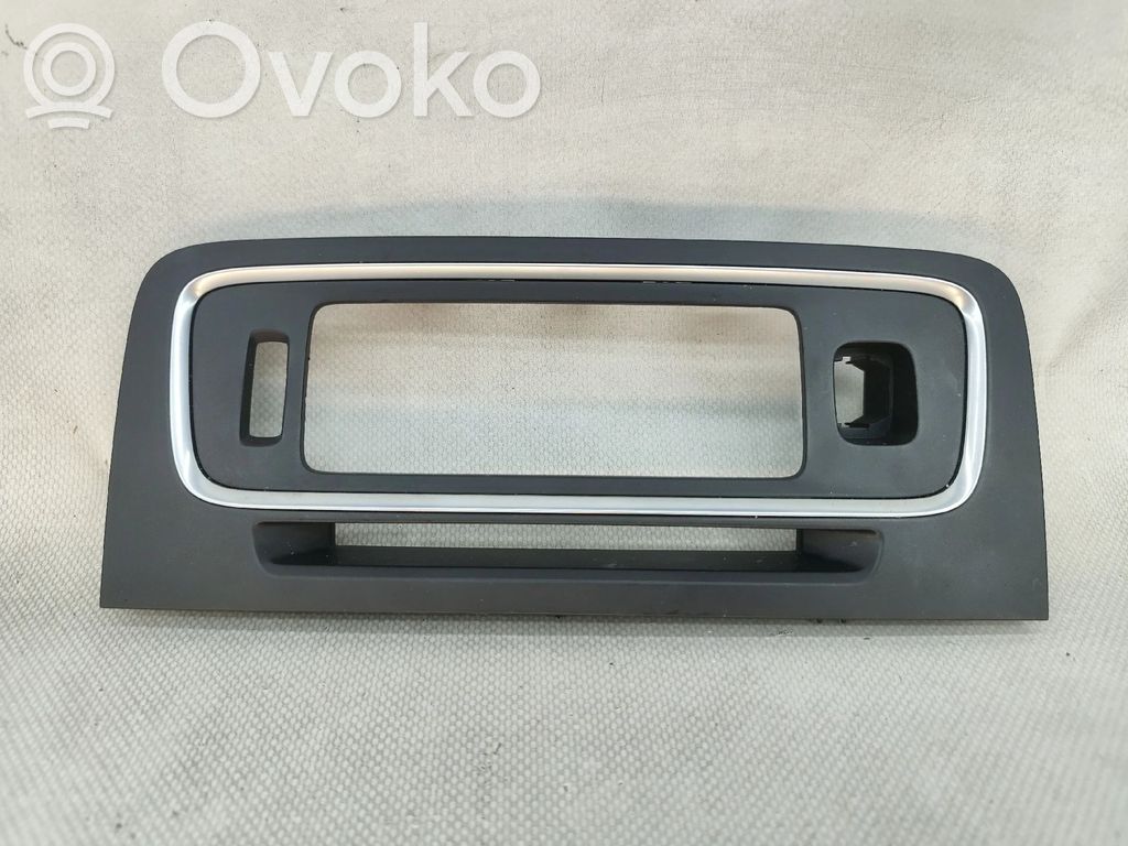 Volvo V60 Cadre, panneau d'unité radio / GPS