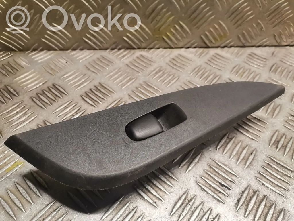 Nissan Pulsar Electric window control switch 