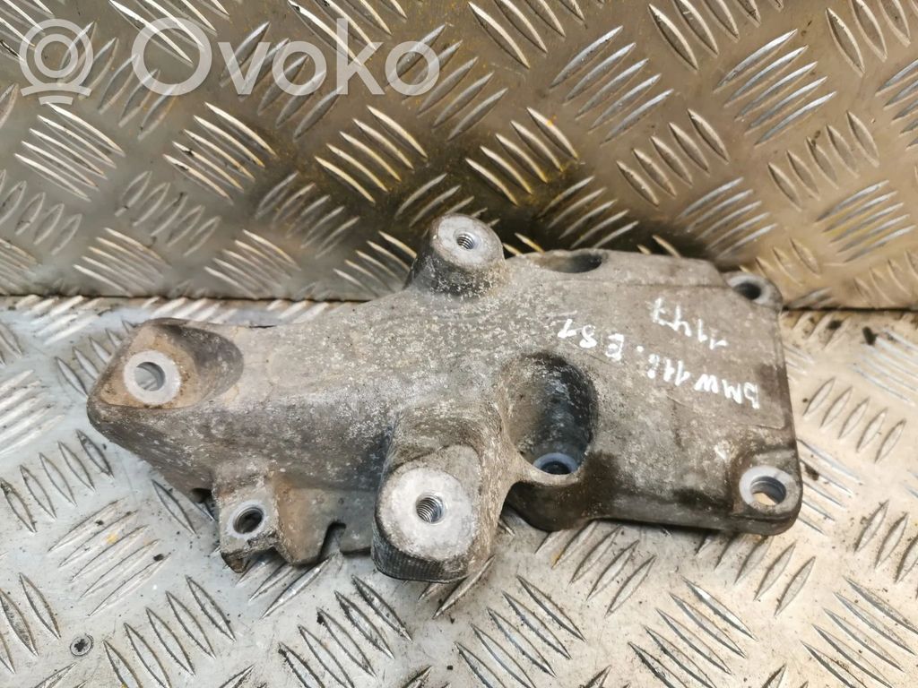 Halterung Lager Motor   6776529