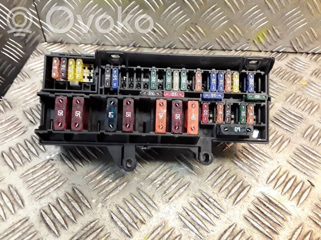 Fuse box set   6900582