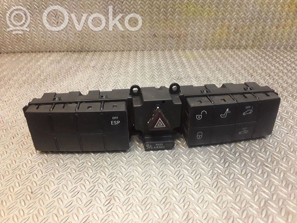 Mercedes-Benz C W203 Un conjunto de interruptores 