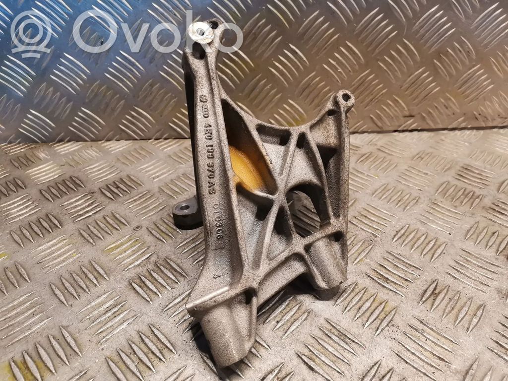 Audi A8 S8 D3 4E Engine mounting bracket 