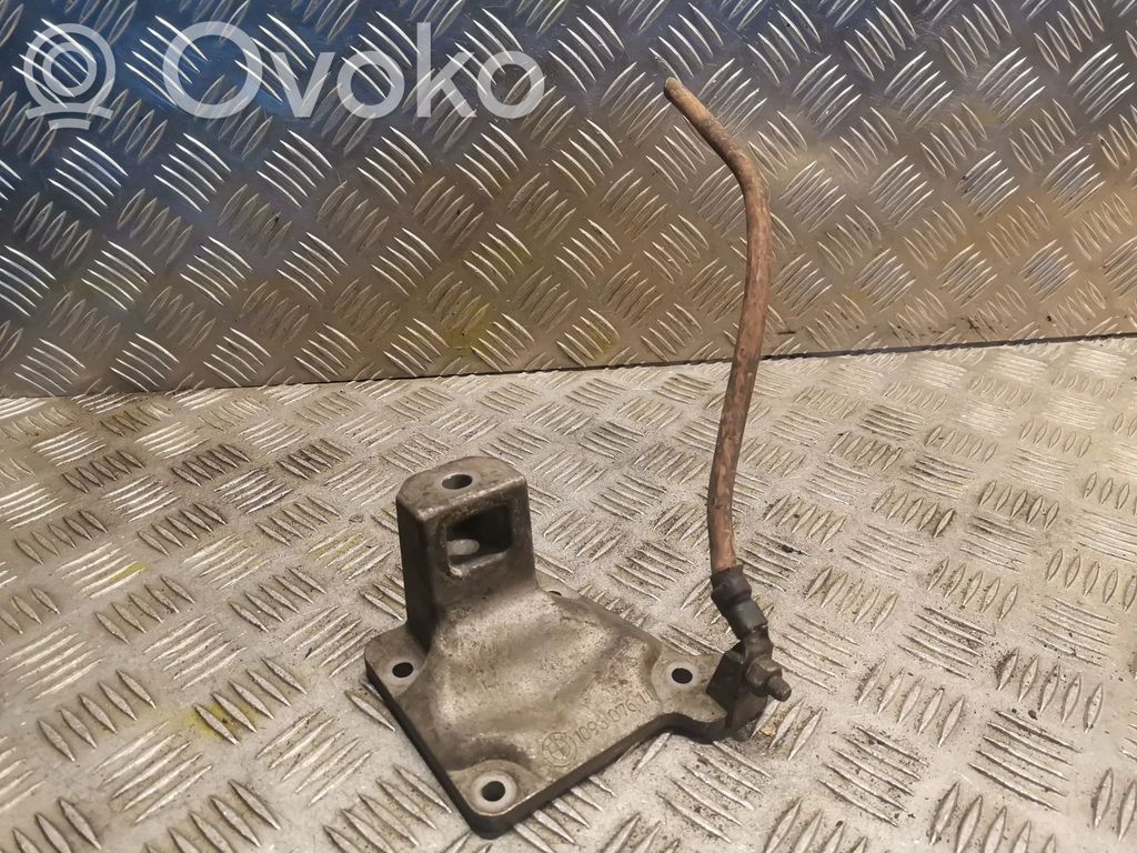 Engine mounting bracket   1096076