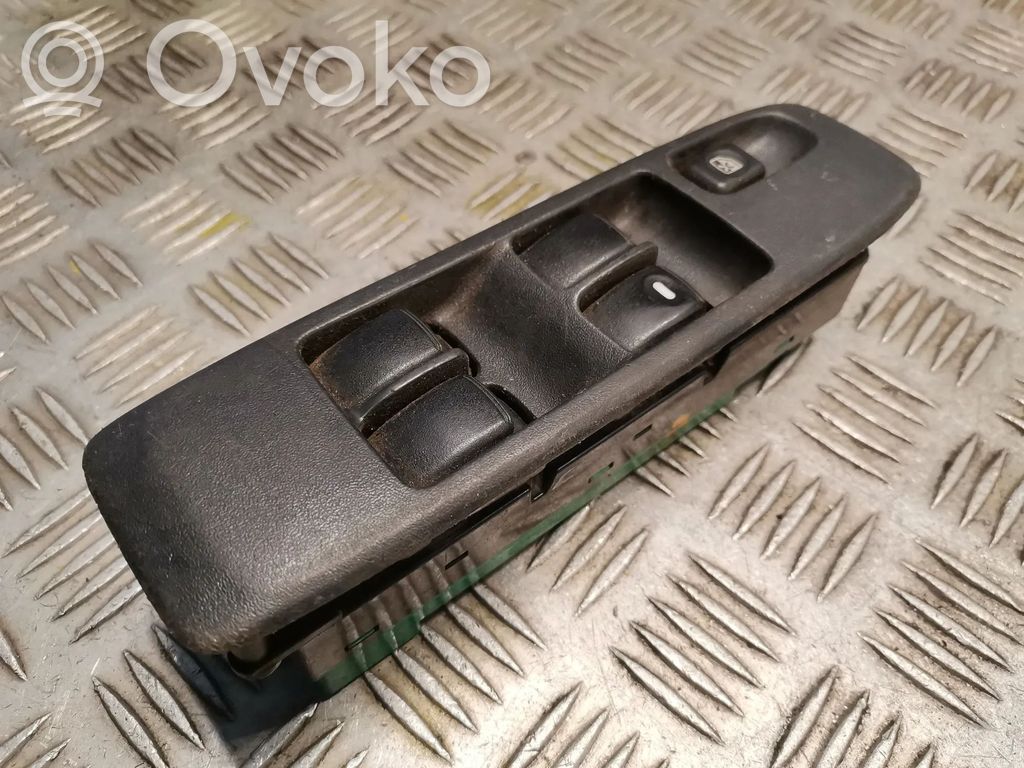 Mitsubishi Pajero Electric window control switch 