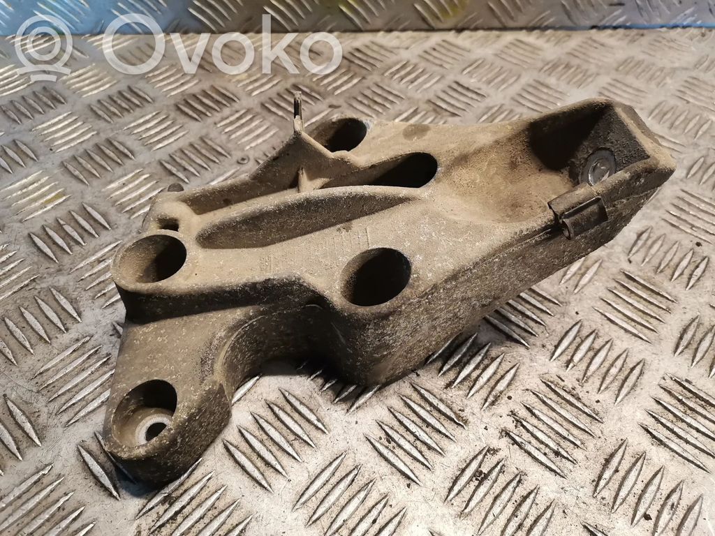 Engine mounting bracket   1093811