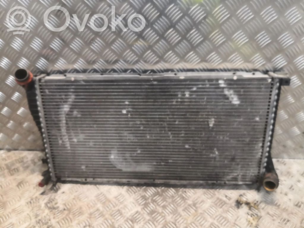 Aušinimo skysčio radiatorius   2247345