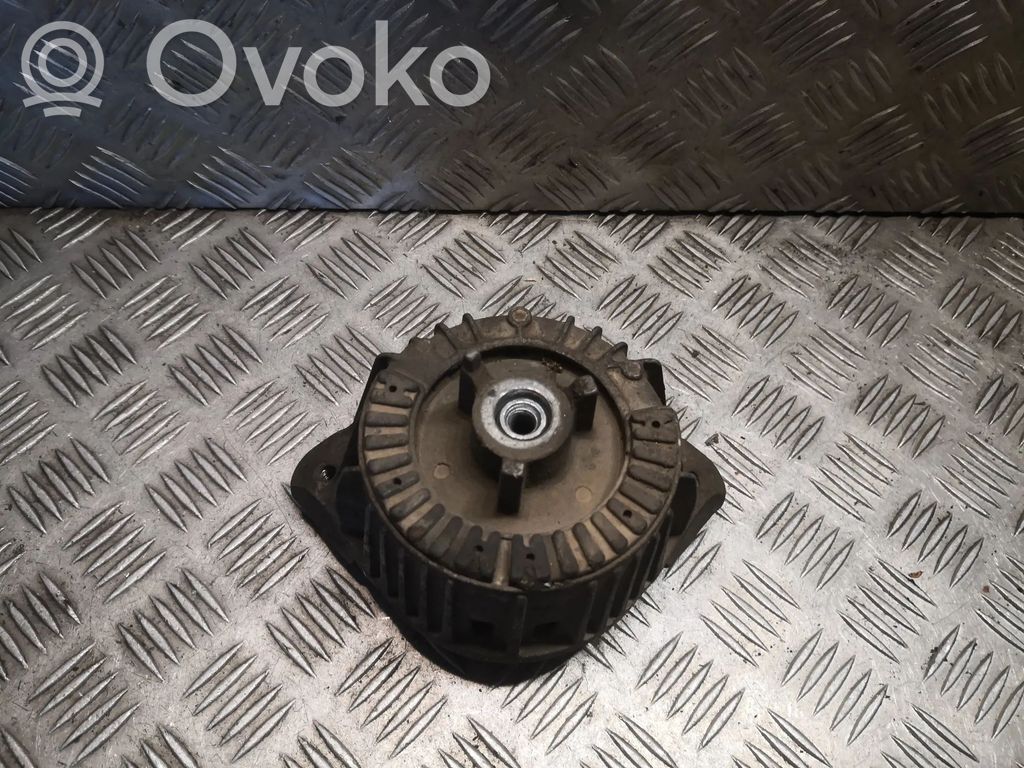 Mercedes-Benz C W204 Engine mount bracket 