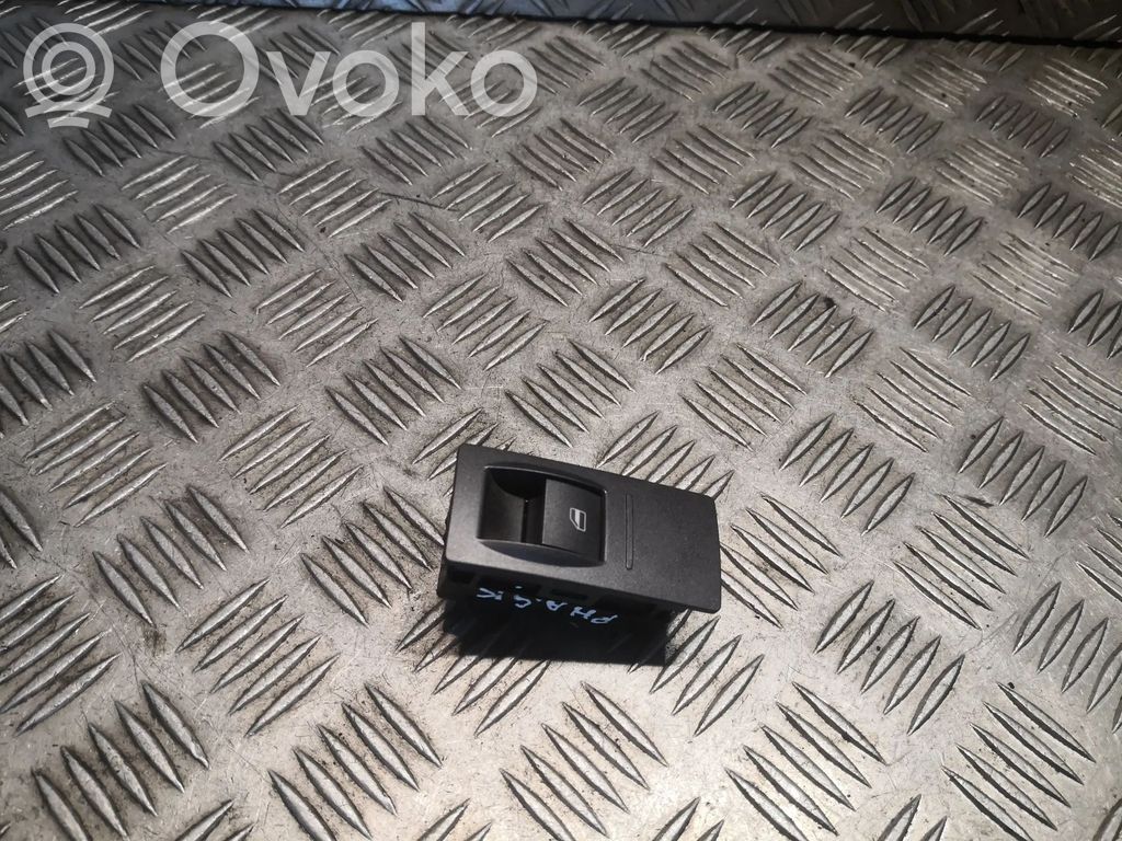 Electric window control switch   3D0959858E