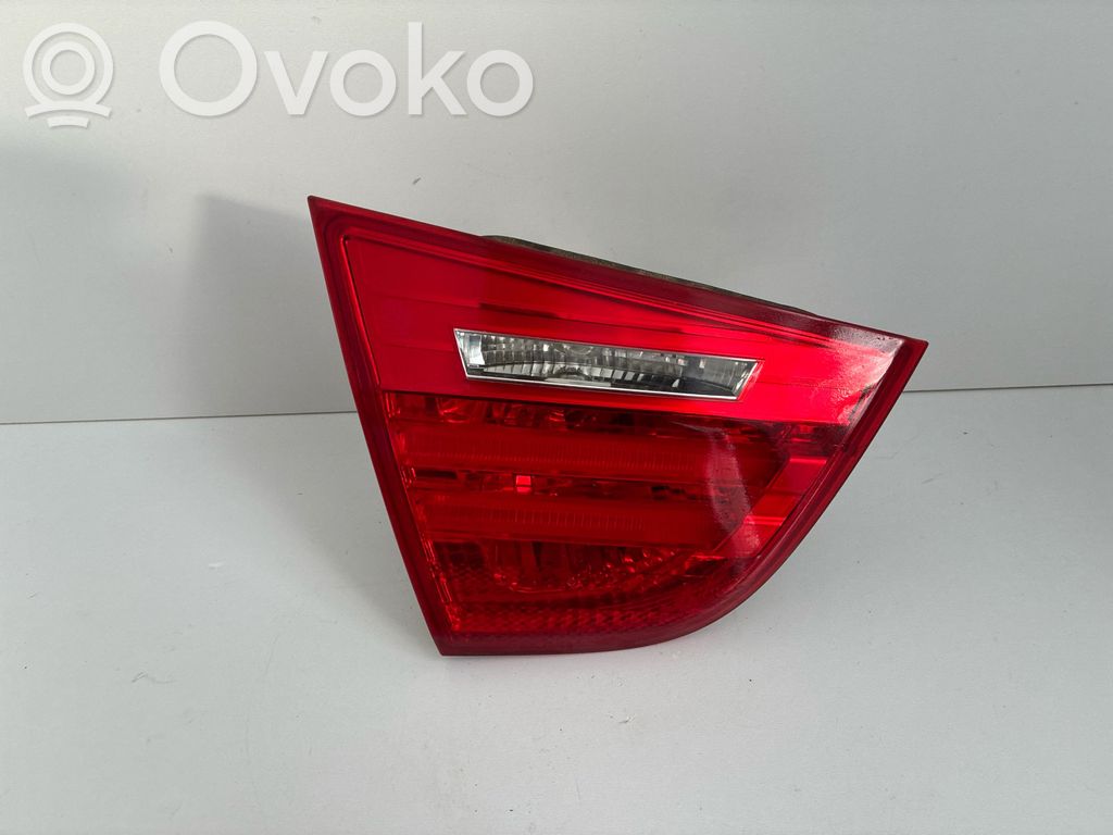 BMW 3 E90 E91 Galinis žibintas dangtyje 