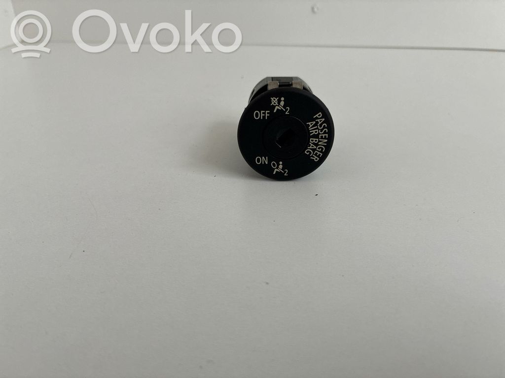 BMW 1 E81 E87 Passenger airbag on/off switch 
