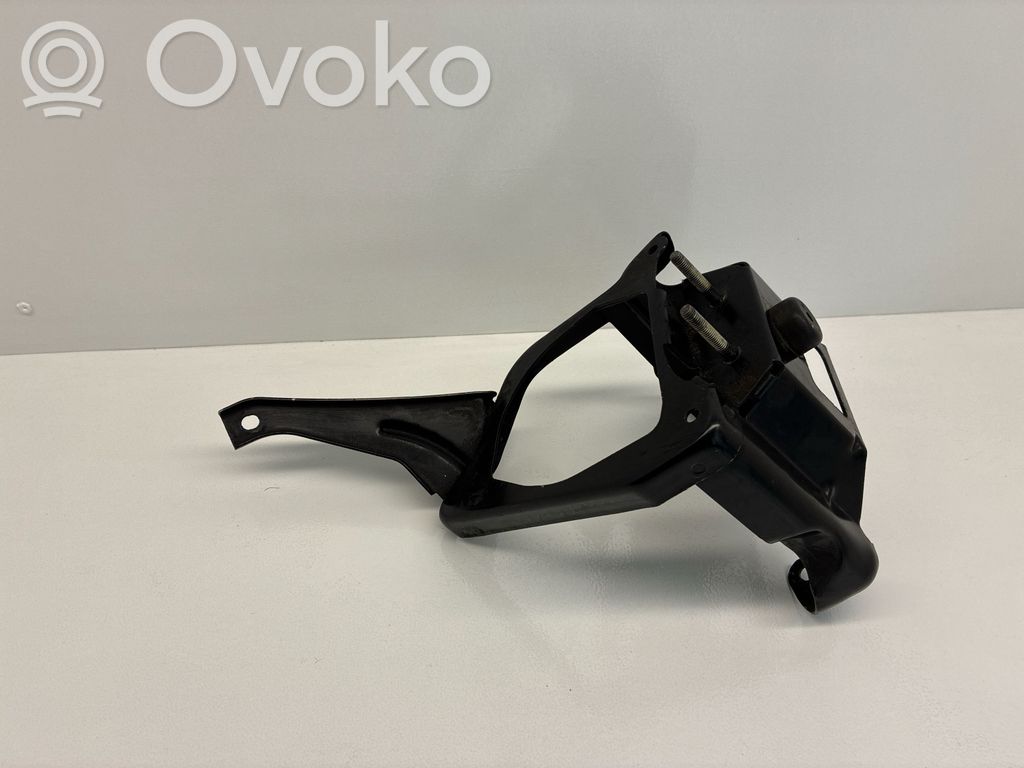 Fixation de radiateur   23781010,6765403