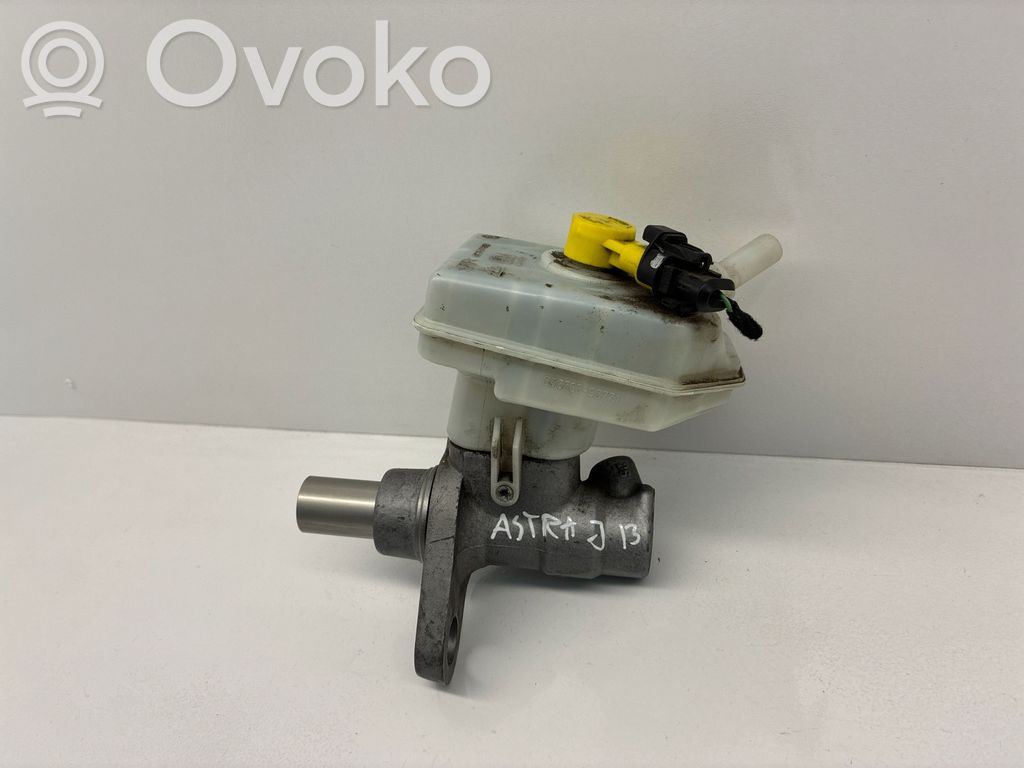 Opel Astra J Pääjarrusylinteri 