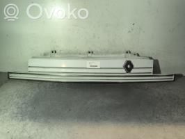 Kühlergrill   7701367888