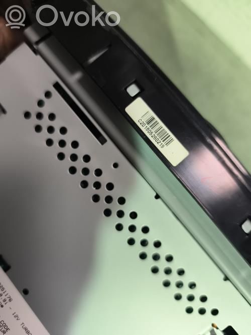 Renault Clio IV Panel / Radioodtwarzacz CD/DVD/GPS 