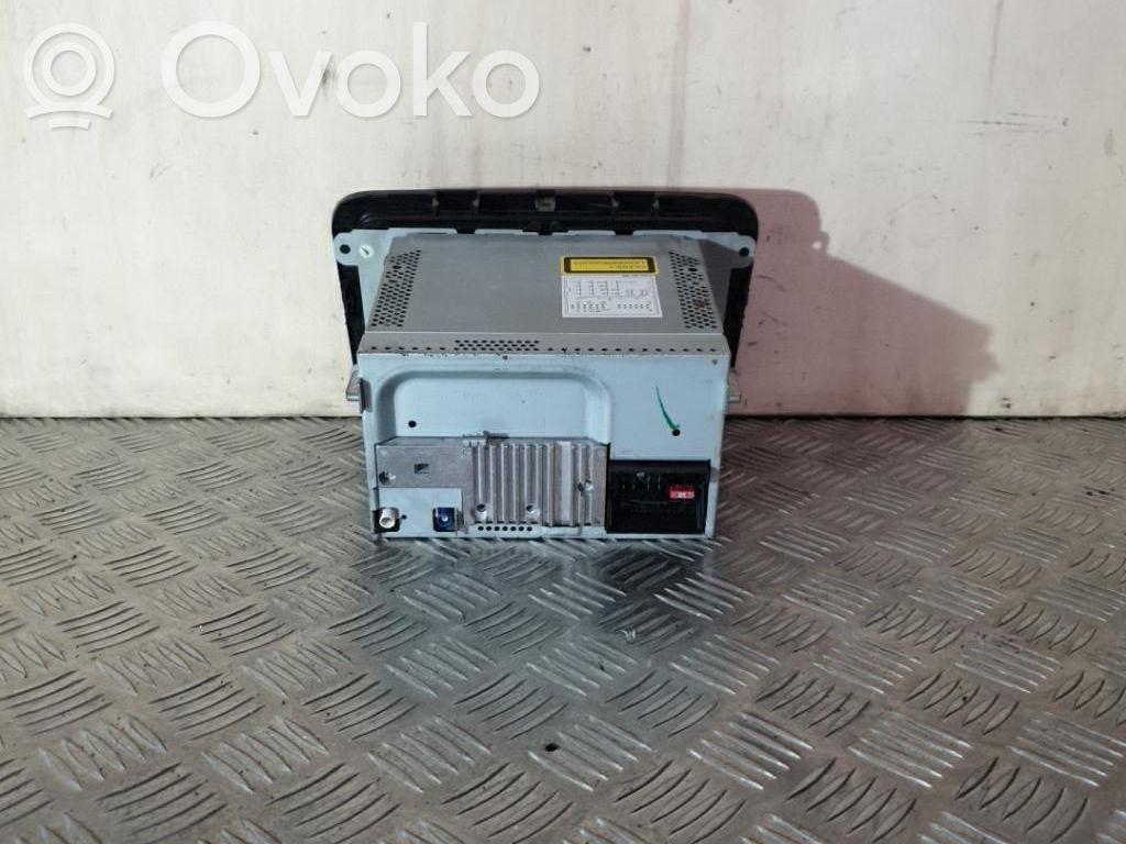 Radio / CD-Player / DVD-Player / Navigation