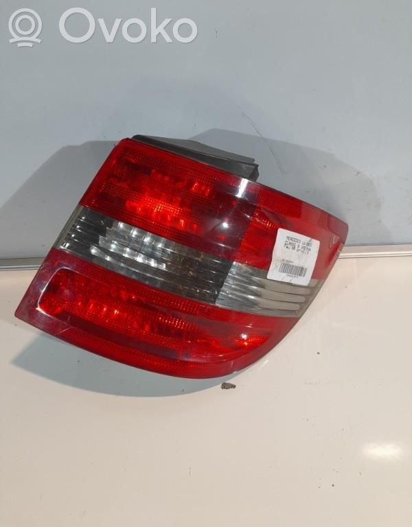 Mercedes-Benz B W245 Задний фонарь в кузове