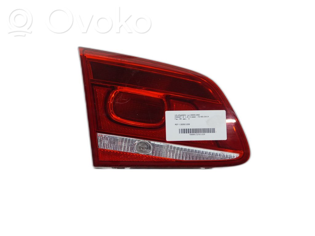 Volkswagen PASSAT B7 Luces portón trasero/de freno