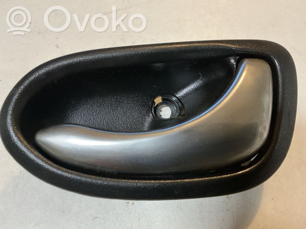 Nissan Primera Manecilla interna puerta trasera 