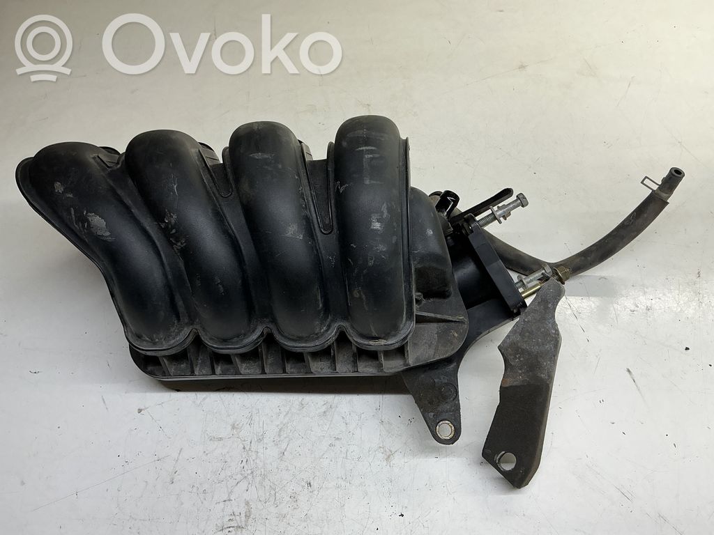 Toyota Avensis T250 Kolektorius įsiurbimo 