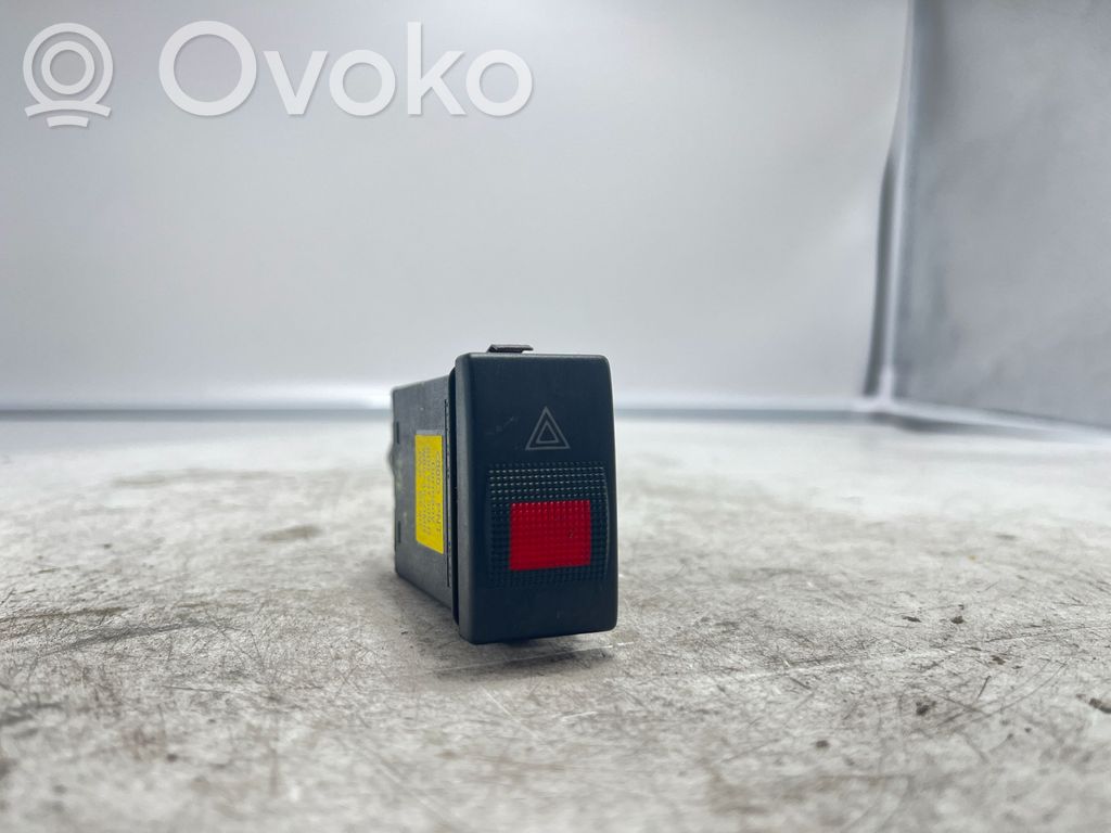 Botón interruptor de luz de peligro   8D0941509D