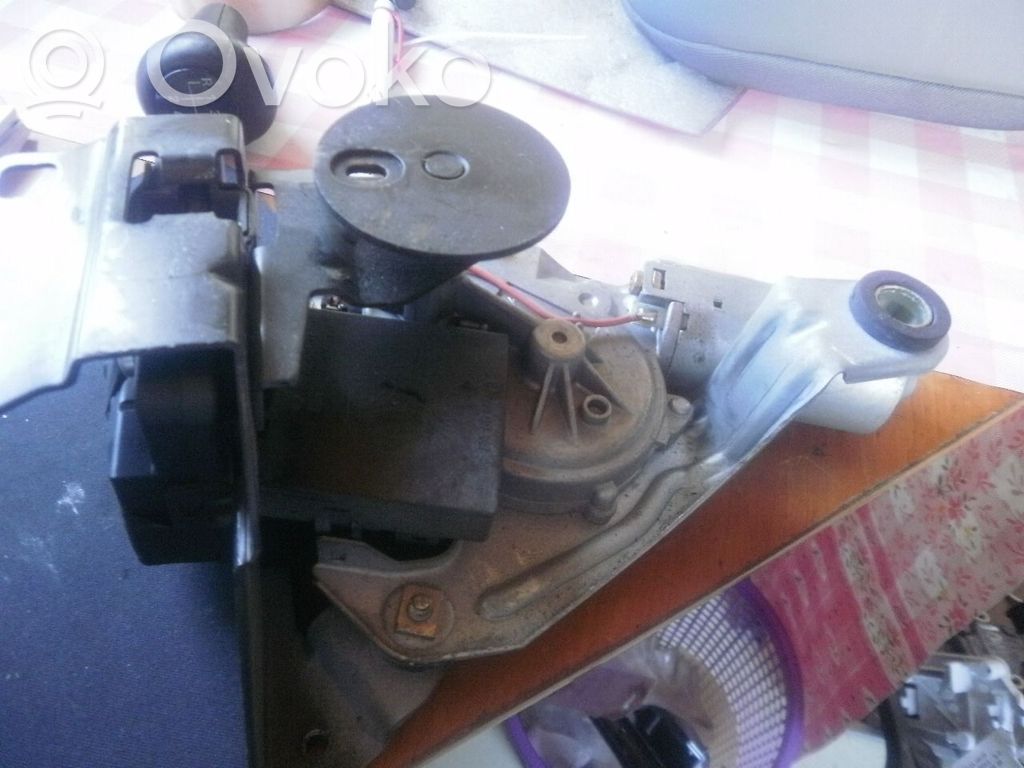 Motor del limpiaparabrisas trasero   0390201559