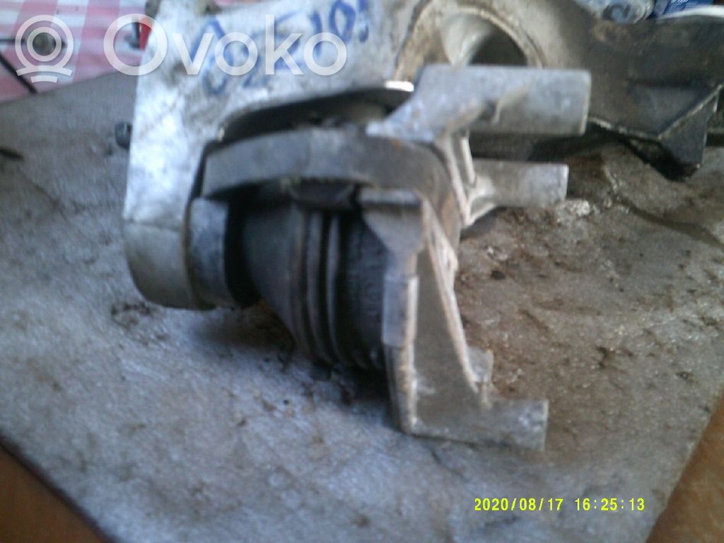 Engine mount bracket