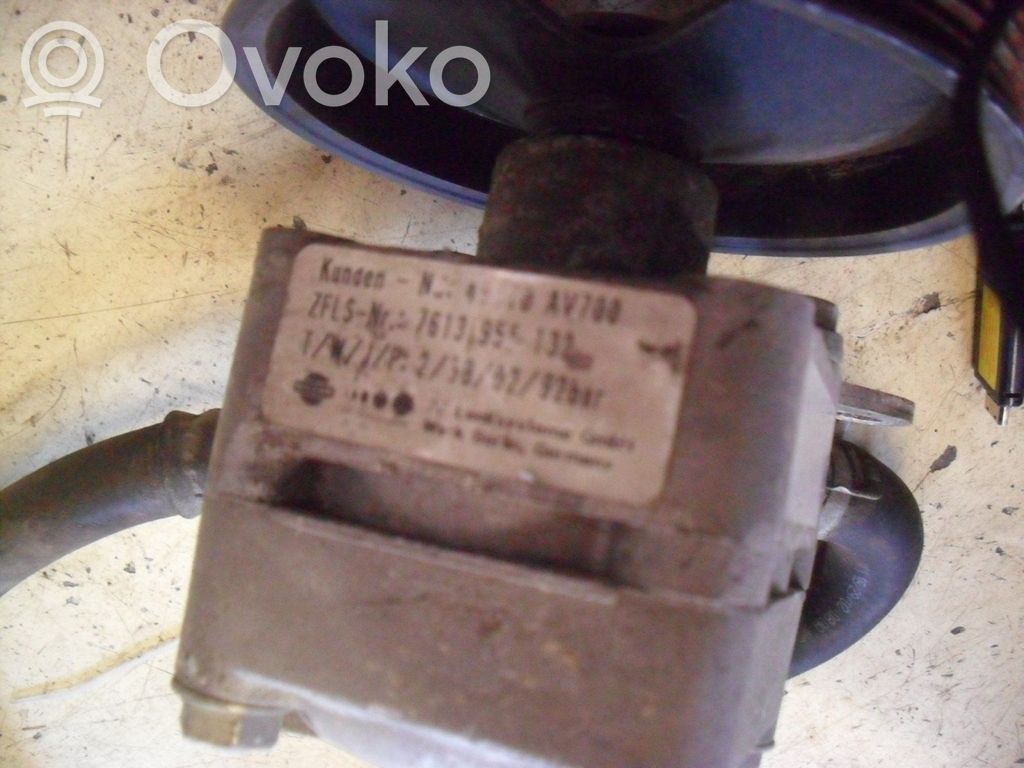 Ohjaustehostimen pumppu   7613955