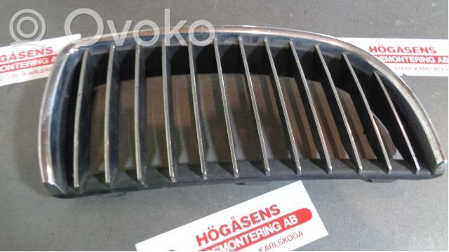 BMW 3 E90 E91 Unteres Gitter dreiteilig vorne 