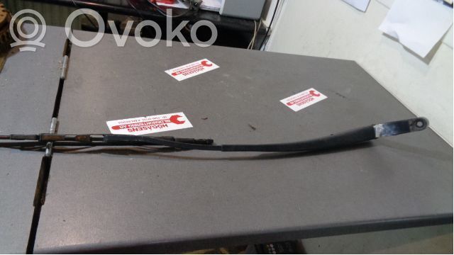 Toyota Yaris Priekinio stiklo valytuvų kojelė 