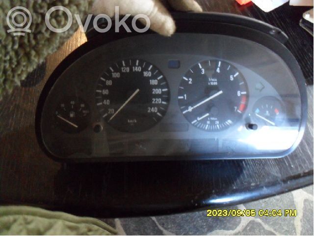 BMW 7 E32 Speedometer (instrument cluster) 