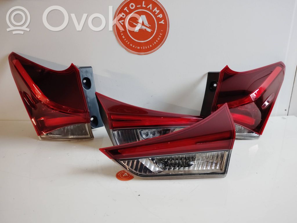 Toyota Auris E210 Luci posteriori del portellone del bagagliaio 