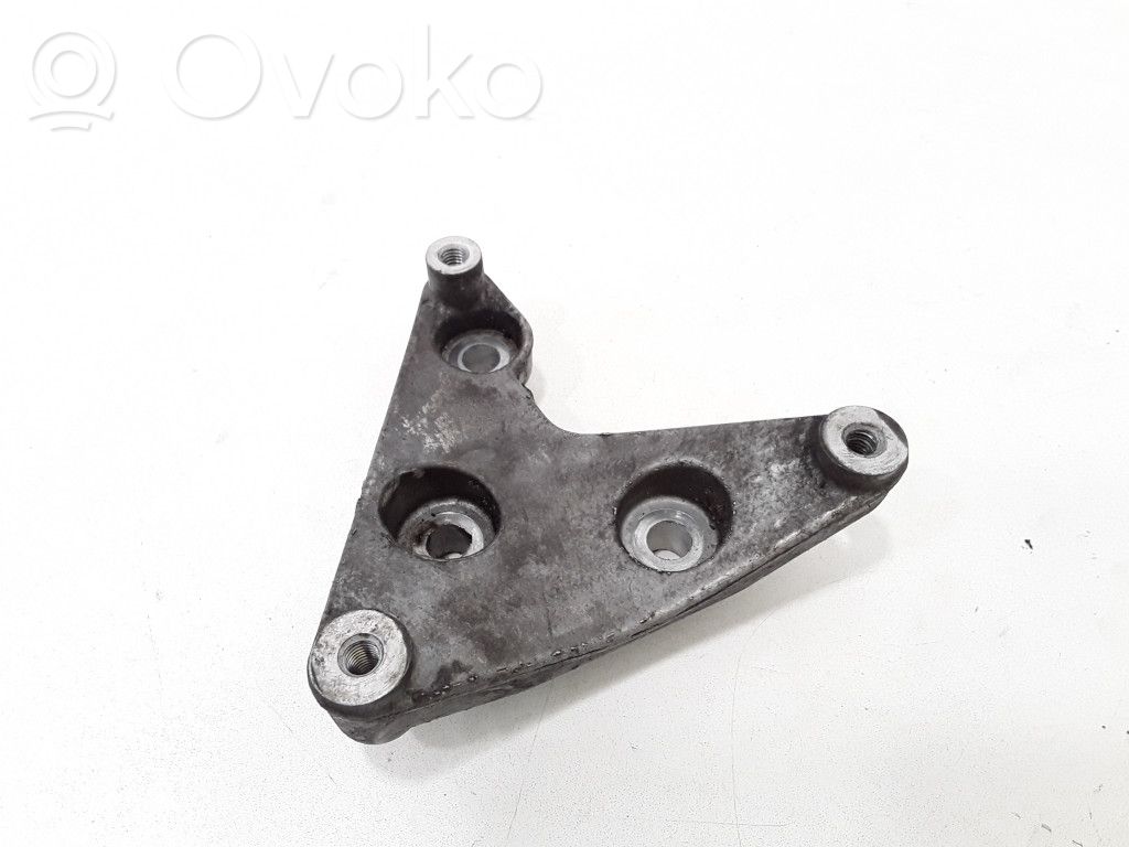 Engine mounting bracket