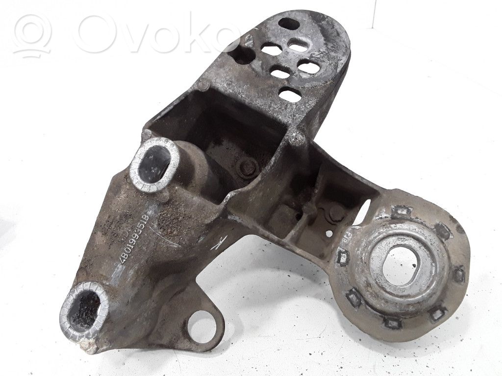 Volkswagen PASSAT B5 Engine mounting bracket 