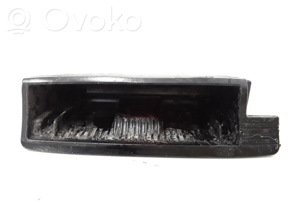 Mazda 3 I Peleninė panelėje 