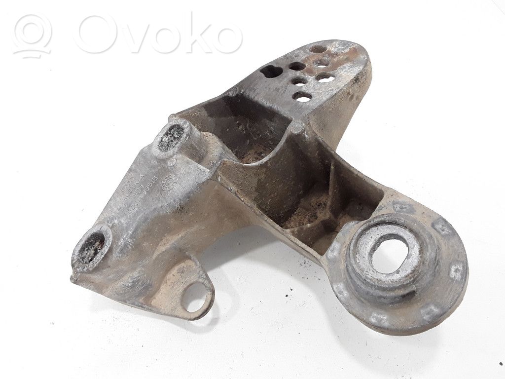Audi A4 S4 B5 8D Engine mounting bracket 