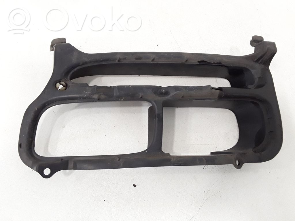 Toyota Avensis T250 Moldura/rejilla de la luz antiniebla delantera 