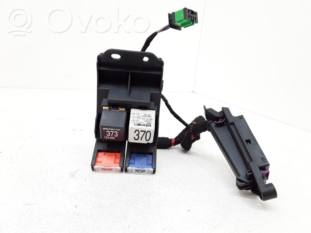 Audi A6 S6 C6 4F Relay mounting block 