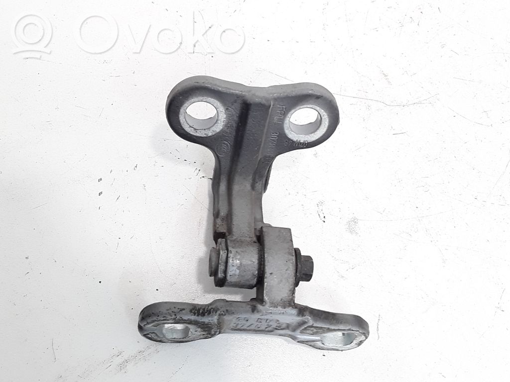 Volvo S40 Front door lower hinge 