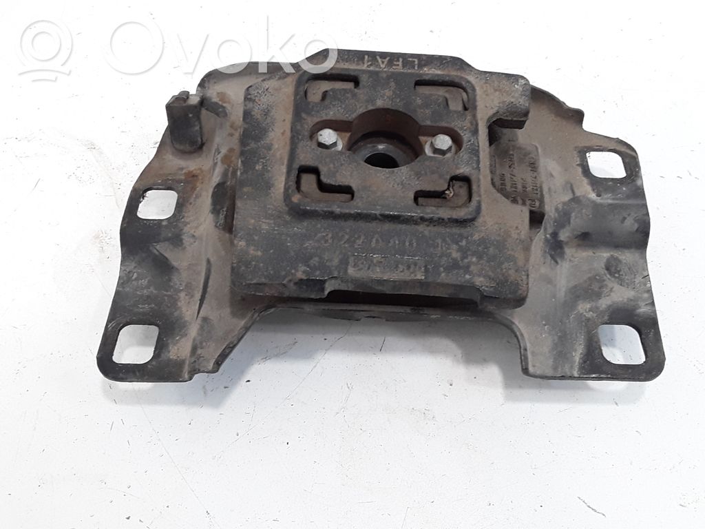 Volvo V50 Engine mounting bracket 