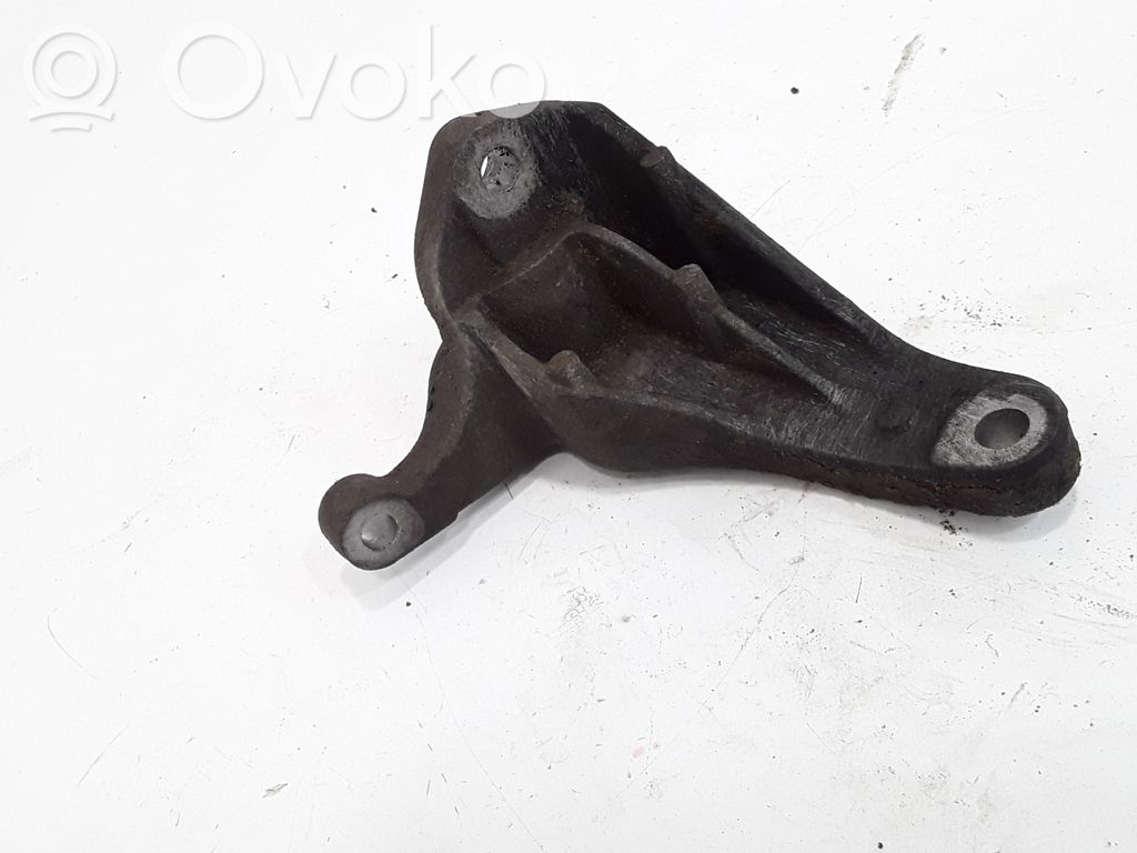 Volvo V50 Engine mounting bracket 