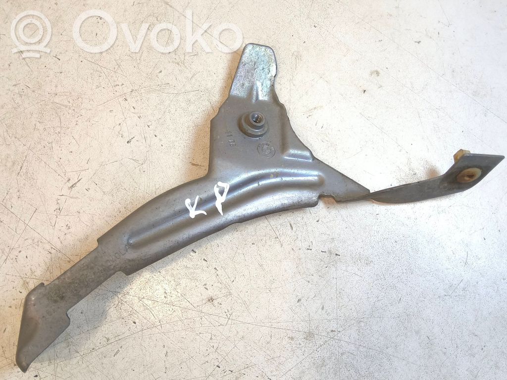 BMW 5 E60 E61 Spārna stiprinājums 