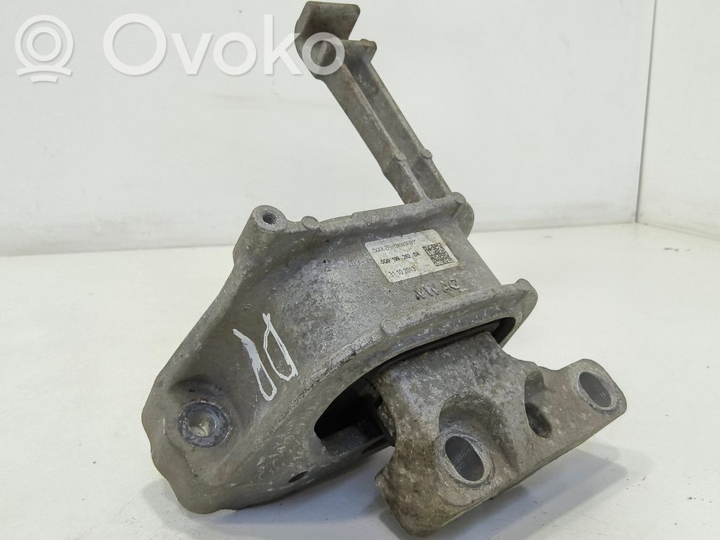 Volkswagen Golf VII Engine mount bracket 