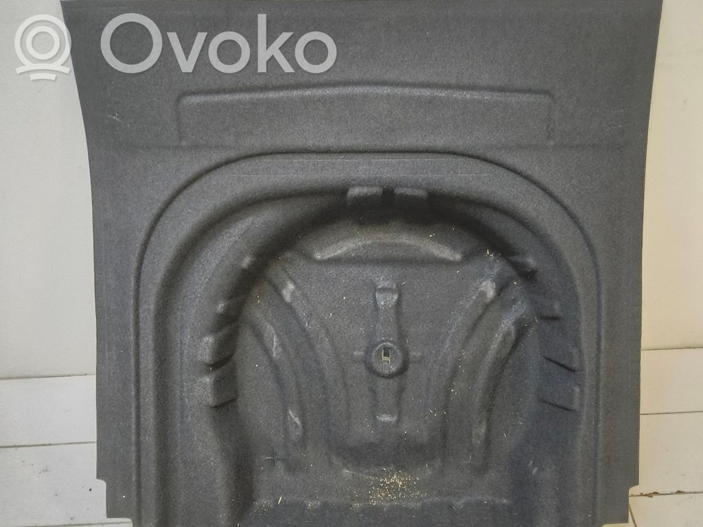 Volkswagen Golf VII Wykładzina podłogowa bagażnika 